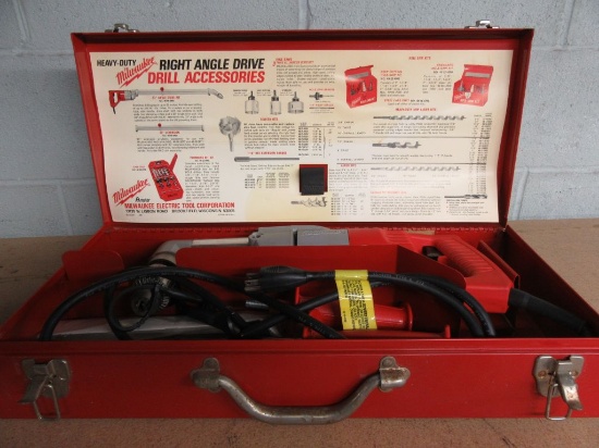 MILWAUKEE RIGHT ANGLE DRIVE DRILL WITH CASE AND ACCESSORIES