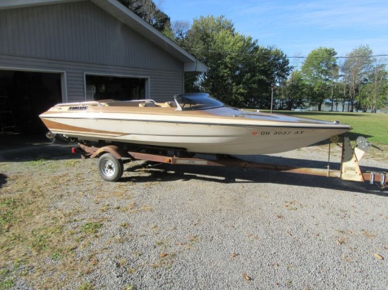 GLASTRON CARLSON POWER BOAT.