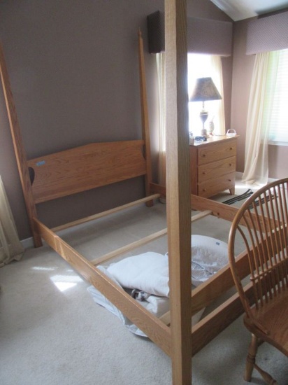 QUEEN-SIZE OAK POSTER BED FRAME