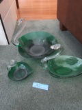 3 EMERALD COLORED GLASS SWAN BOWLS
