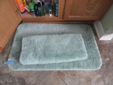 BATHROOM RUGS, COMMODE & TANK LID COVERS