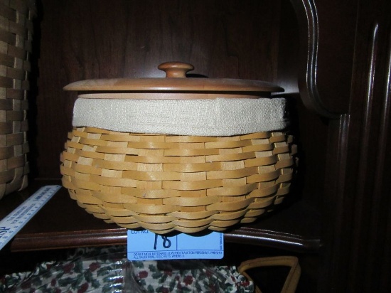 2 LONGABERGER BASKETS - 2004 PUMPKIN BASKET. 2004 PUMPKIN BASKET WITH LID