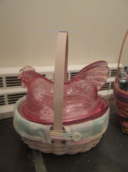 2002 LONGABERGER BASKET WITH GLASS HEN ON NEST