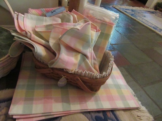 2005 LONGABERGER EASTER BASKET WITH PASTEL PLAID NAPKINS & PLACEMATS