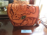 LEATHER PURSE. NO NAME