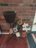 WOODEN STANDING PLANTER AND HAPPY GARDENING WREATH
