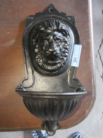 CAST ALUMINUM REPRODUCTION LION WALL HANGING