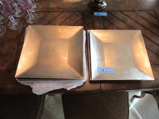 SILVER COLORED PLASTIC SERVING PLATES