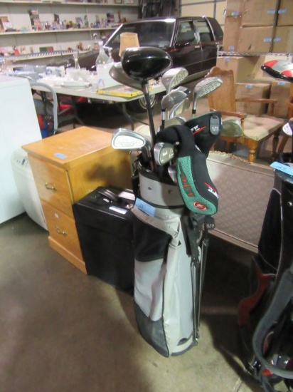 ALL AMERICAN GOLF BAG WITH CLUBS