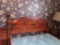 EARLY AMERICAN STYLE QUEEN SIZE BED