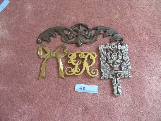 METAL TRIVETS & DECORATIVE WALL HANGINGS