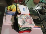 LOT OF CLOTH DINNER NAPKINS