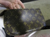 LOUIS VUITTON PURSE UNKNOWN IF AUTHENTIC.