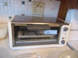 BLACK AND DECKER TOASTER OVEN