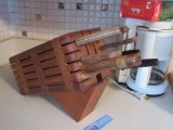 KNIVES IN WOODBLOCK HOLDER