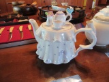 TELEFLORA TEAPOT WITH DIMENSIONAL LID