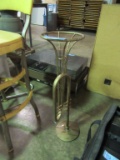 TRUMPET PLANT STAND