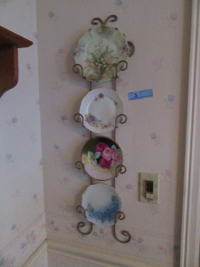 4 FLORAL PLATES WITH PLATE HANGER