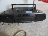 MAGNAVOX BOOMBOX WITH CD PLAYER AND TAPE PLAYER