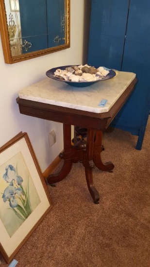 VICTORIAN MARBLE TOP END TABLE