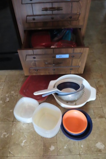 COLLANDERS PLASTIC STORAGE CONTAINERS AND ETC IN BOTTOM DRAWER