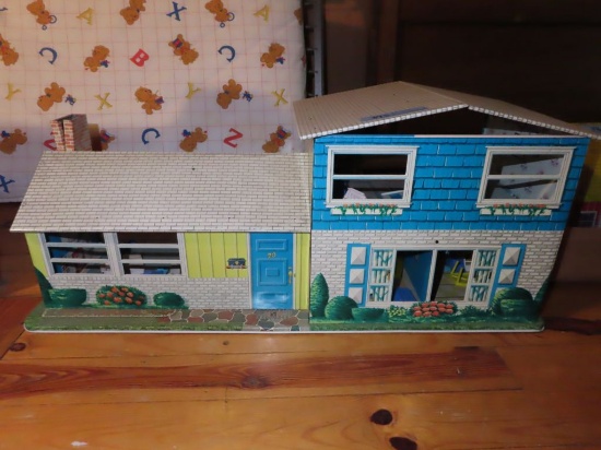 VINTAGE METAL DOLLHOUSE