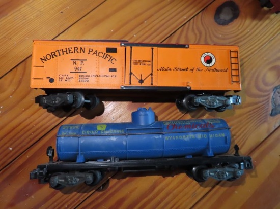 AMERICAN FLYER BOXCAR AND TANKER CAR. NORTHERN PACIFIC NUMBER 947 AND PENNS