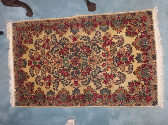 2-1/2' BY 4-1/2' AREA RUG