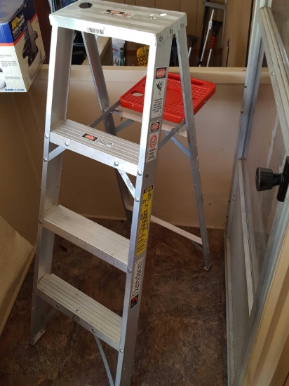 Davidson 4 ft aluminum step ladder