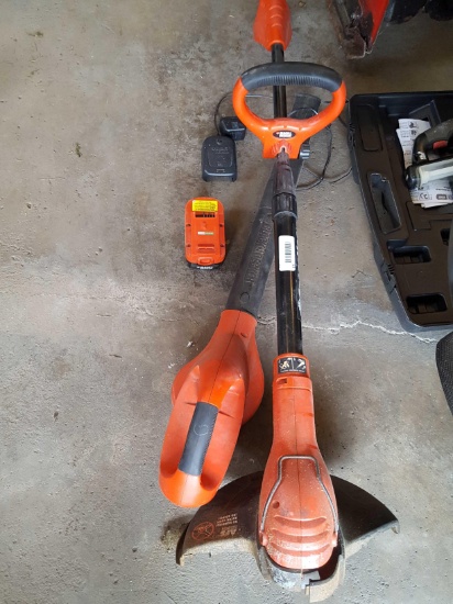 Black & Decker 18V blower and trimmer with one charger and one battery