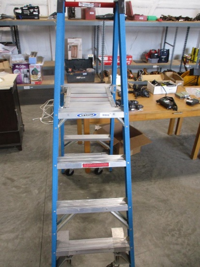 WERNER 4' FIBERGLASS STOCKING LADDER