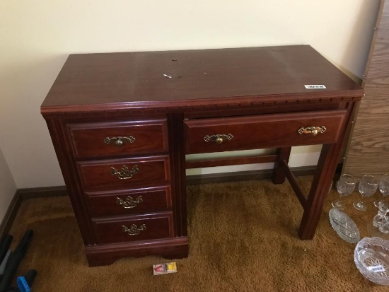 BROYHILL CHERRY FINISH DESK