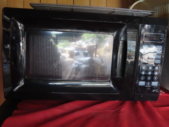 black 700 watt Walmart microwave