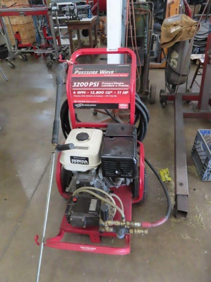 Excel 3200 PSI 4 gallon per minute 11 horsepower pressure washer with Honda engine