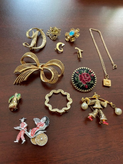 Assorted brooches and necklace.