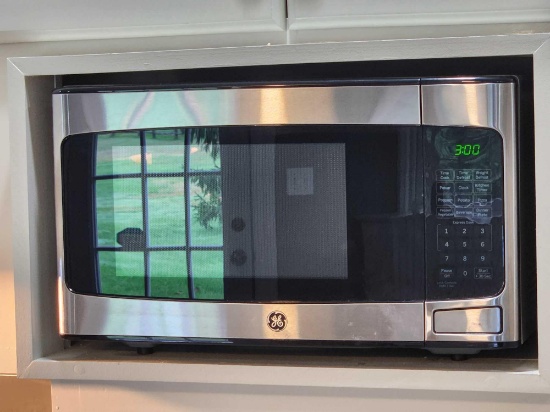 General Electric stainless steel microwave....PLEASE CALL OFFICE AT 330-533-4071 TO SCHEDULE AN