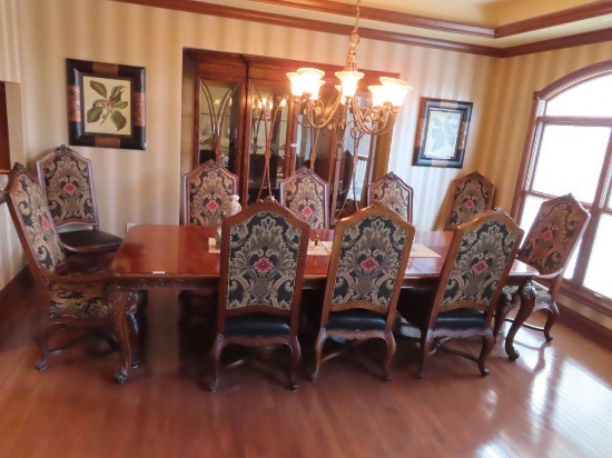 Henredon cherry table with 10 chairs. Includes two extra leaves. Table is 80 inches long without