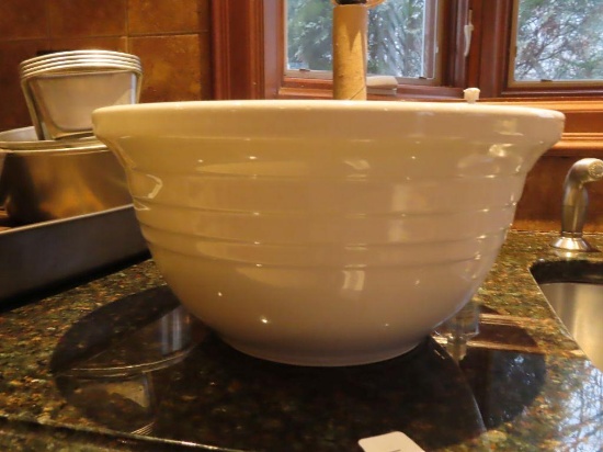 Roseville heavy mixing bowl
