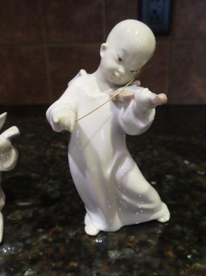 Lladro angel playing violin figurine