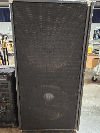 Traymore super twin 15 speaker model YT-15. serial number 5237. Toronto Canada. unit has dolly style