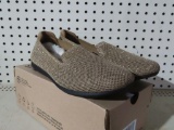 Clarks size 9 gold tint shoes