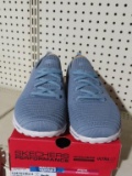 Skechers size 9 walking shoes