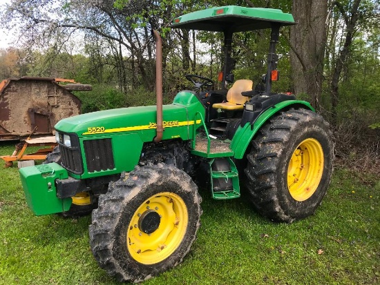 JOHN DEERE 5520 TRACTOR, 4WD, 2,820 HOURS. SR # LV5520S252239. ENGINE MODEL: 4045TLV51