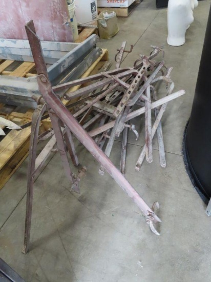 Scaffolding brackets
