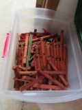 Tote of Lincoln logs