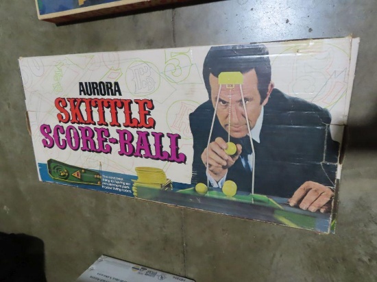vintage Aurora Skittle score-ball game