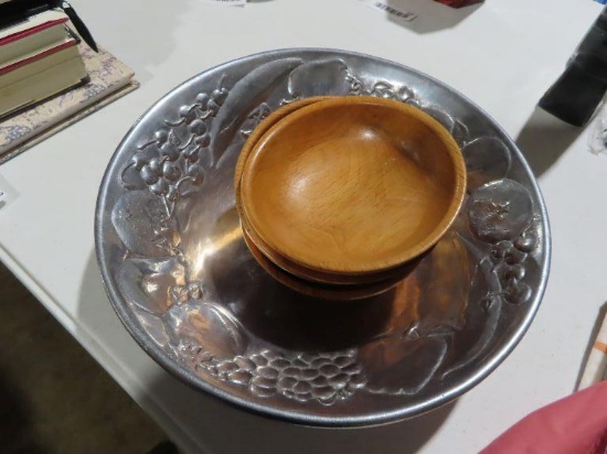 Wilton metal salad bowl and wooden salad bowls