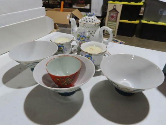 Lot of assorted China pieces