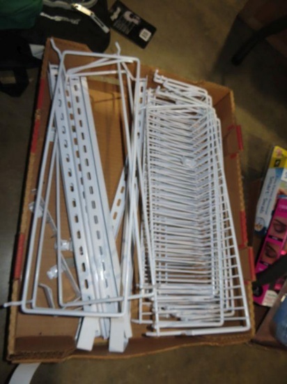 Lot of wire baskets
