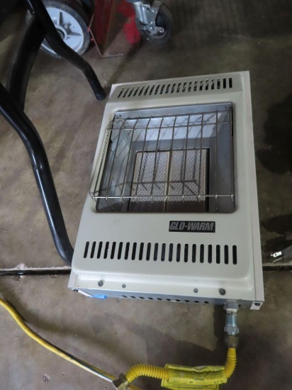 Glow-warm wall hanging gas heater